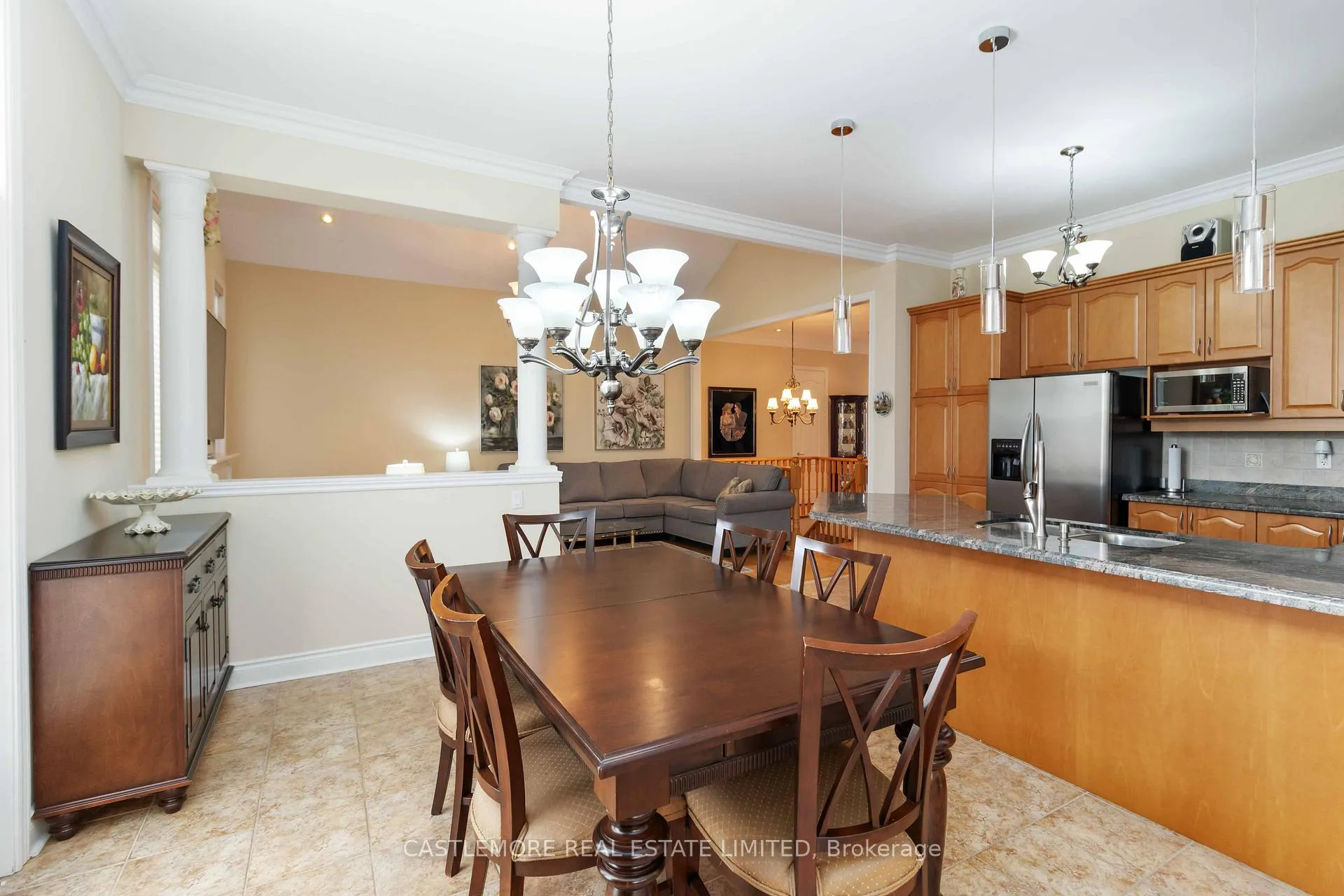 Photo 6 of 39 Saint Hubert Drive, Brampton, Vales of Castlemore North — HOMEH