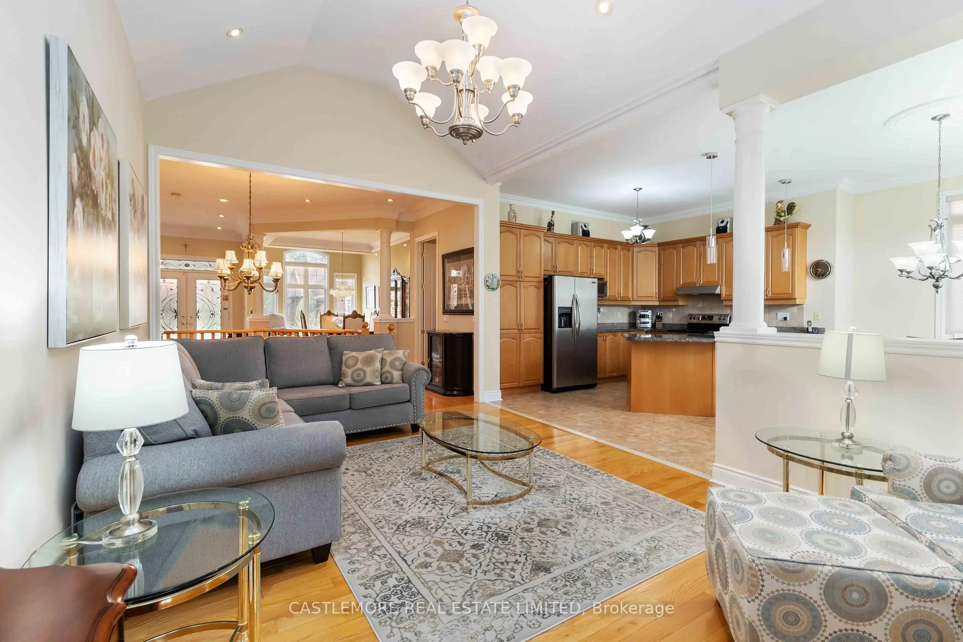 Photo 7 of 39 Saint Hubert Drive, Brampton, Vales of Castlemore North — HOMEH