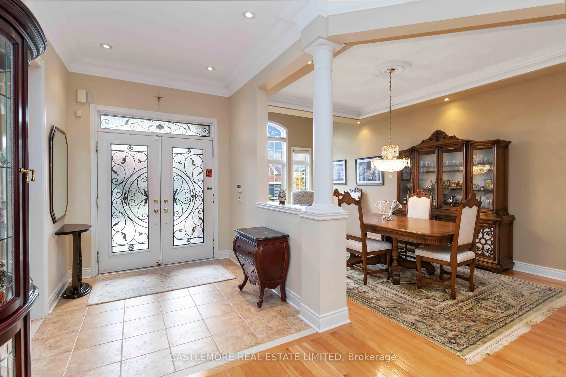 Photo 9 of 39 Saint Hubert Drive, Brampton, Vales of Castlemore North — HOMEH