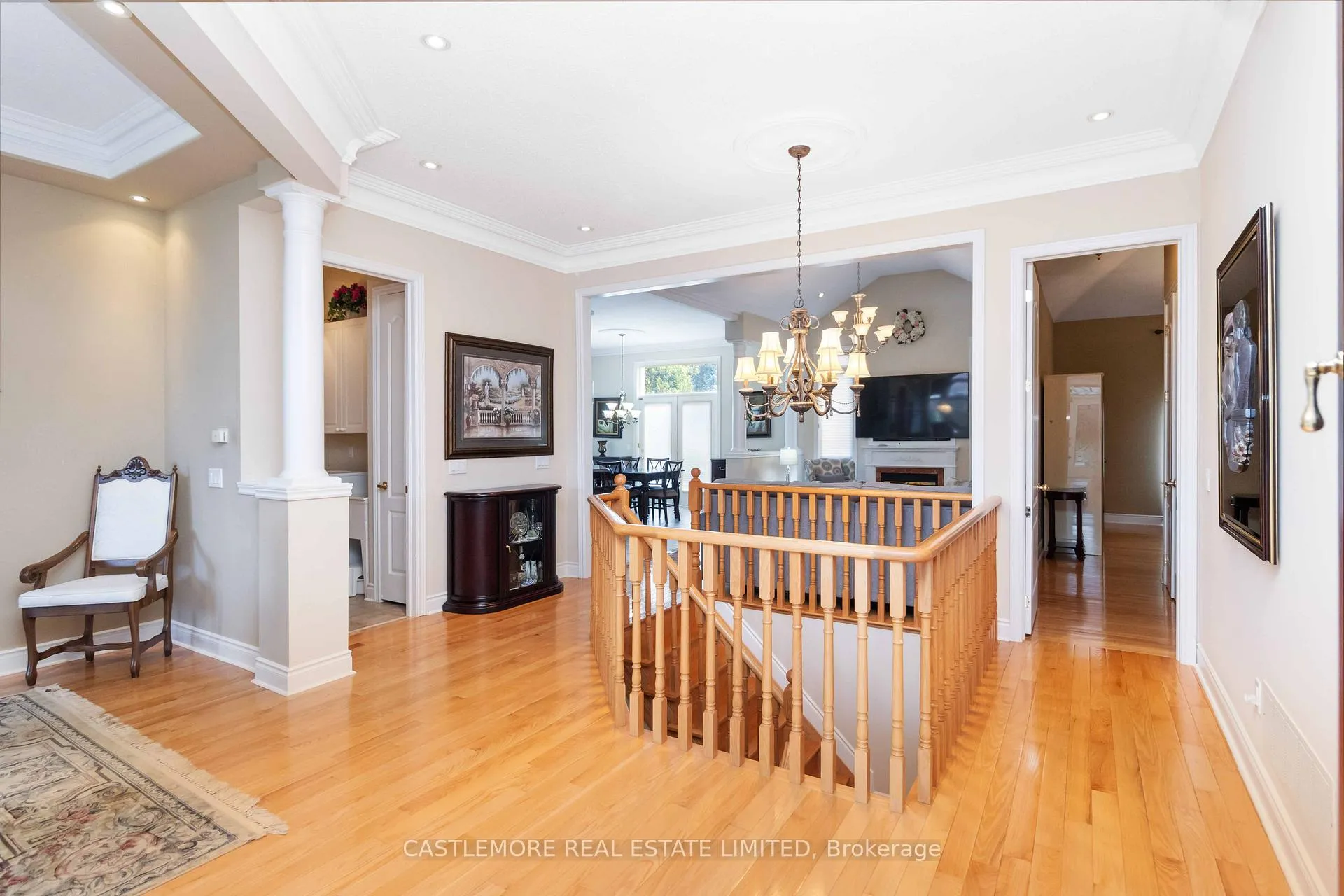 Photo 12 of 39 Saint Hubert Drive, Brampton, Vales of Castlemore North — HOMEH