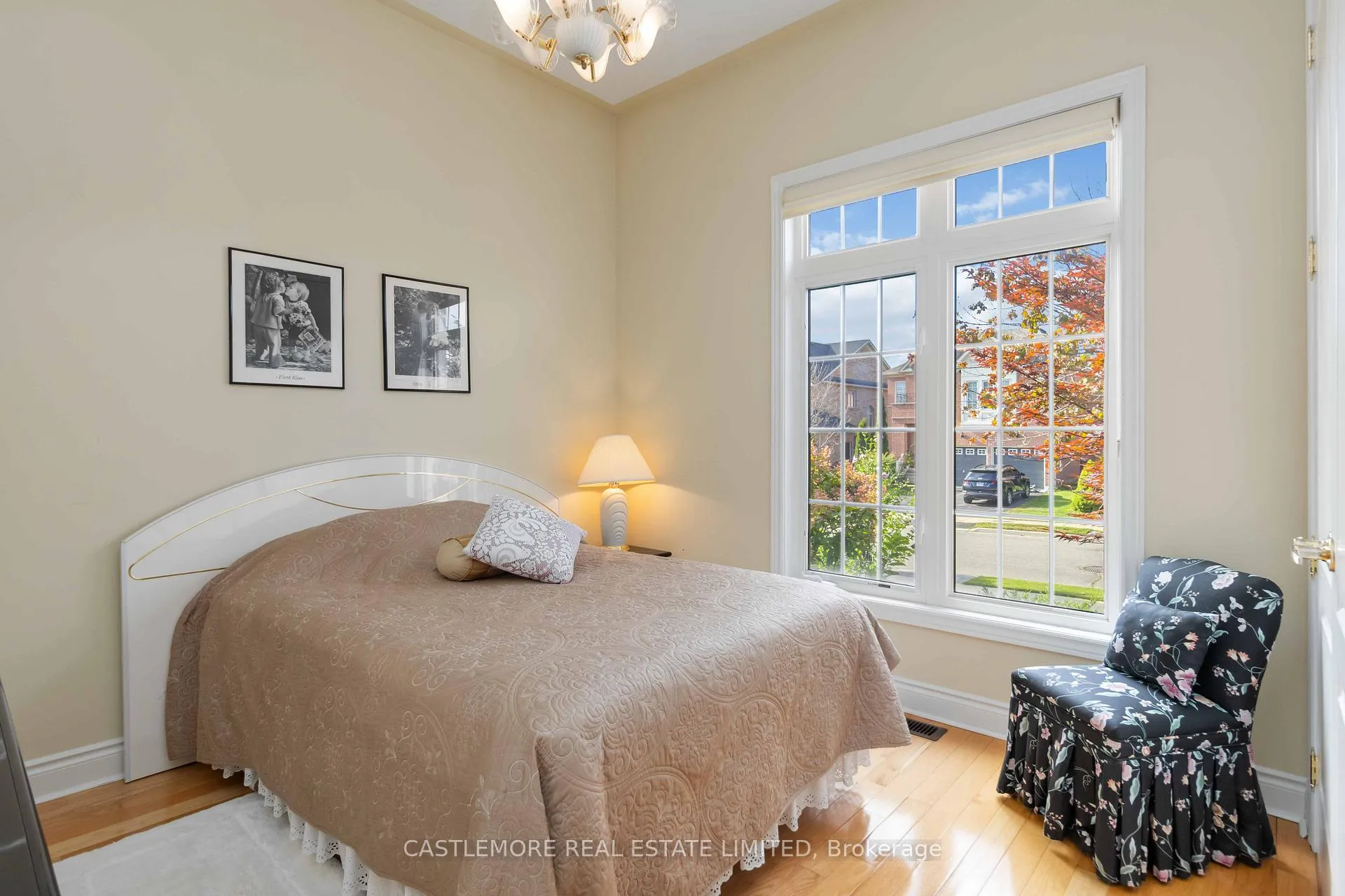 Photo 15 of 39 Saint Hubert Drive, Brampton, Vales of Castlemore North — HOMEH