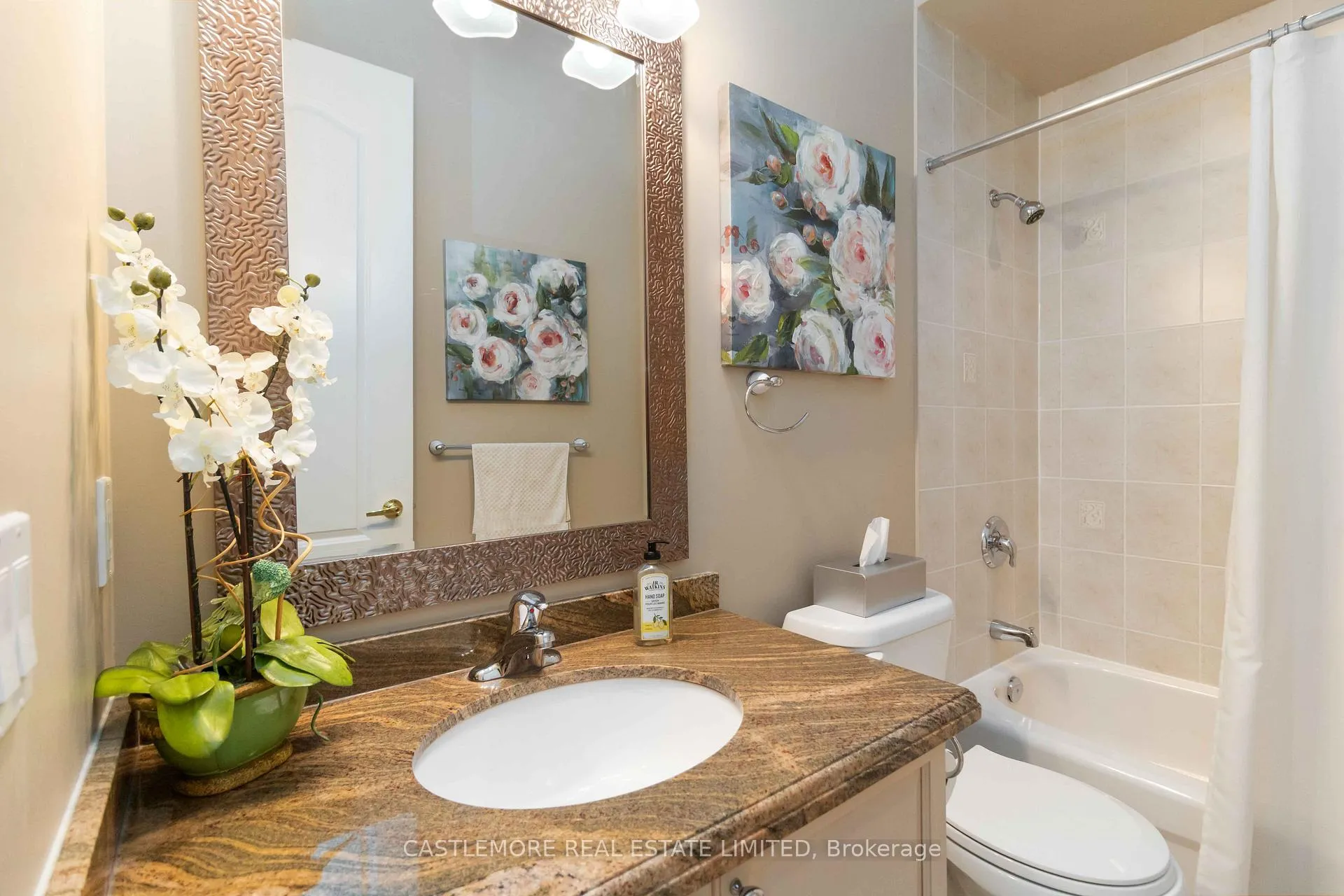 Photo 16 of 39 Saint Hubert Drive, Brampton, Vales of Castlemore North — HOMEH