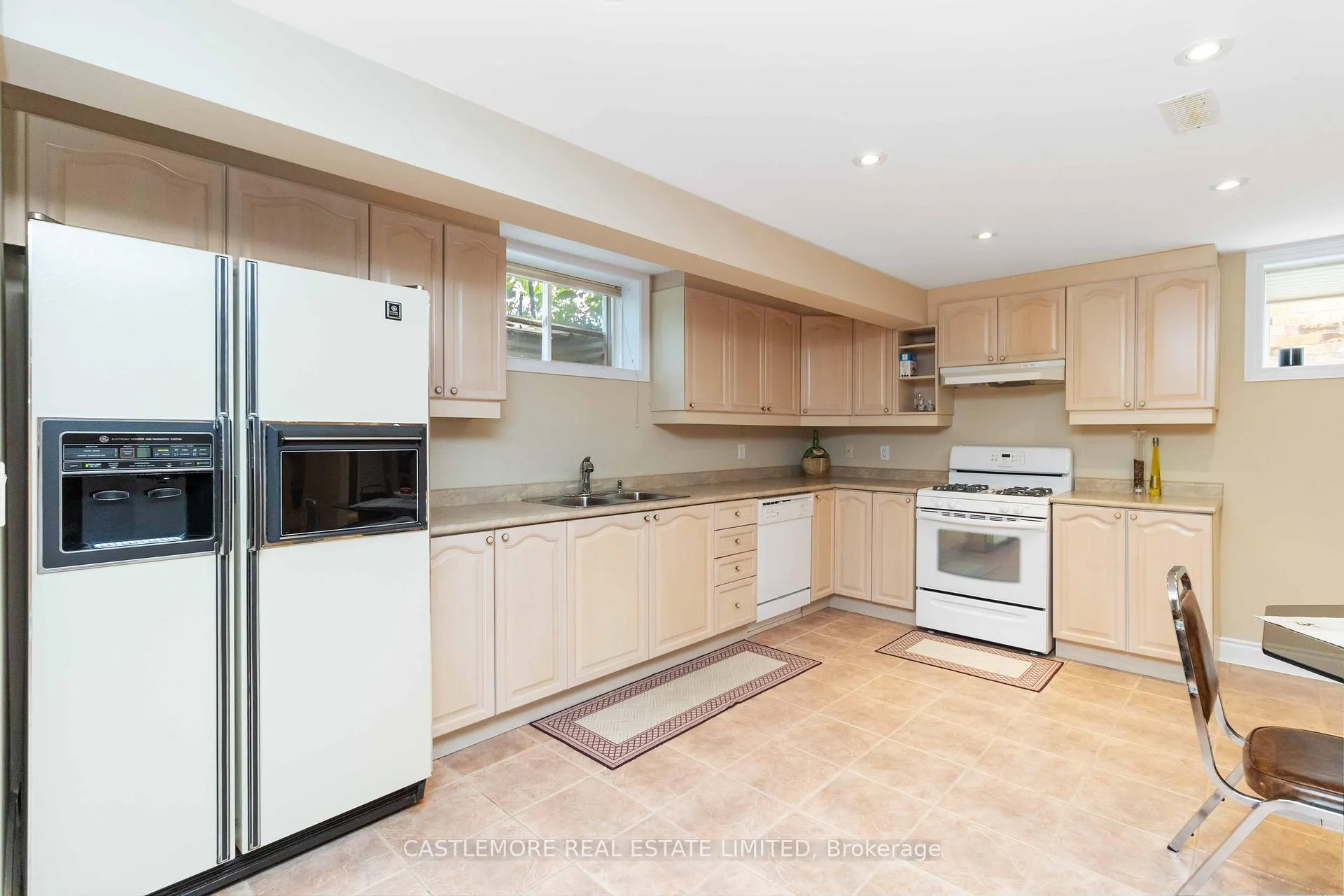Photo 21 of 39 Saint Hubert Drive, Brampton, Vales of Castlemore North — HOMEH