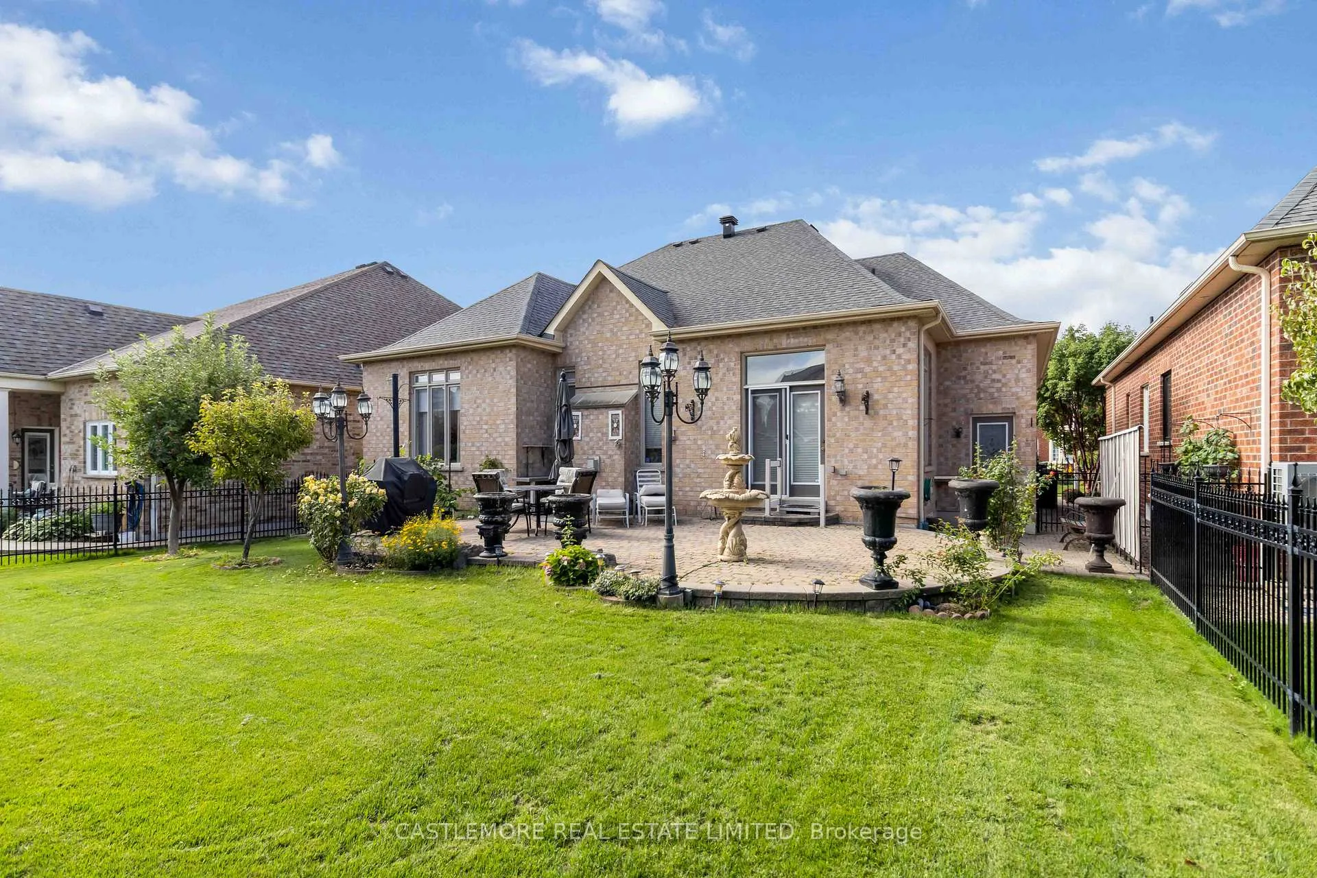 Photo 26 of 39 Saint Hubert Drive, Brampton, Vales of Castlemore North — HOMEH