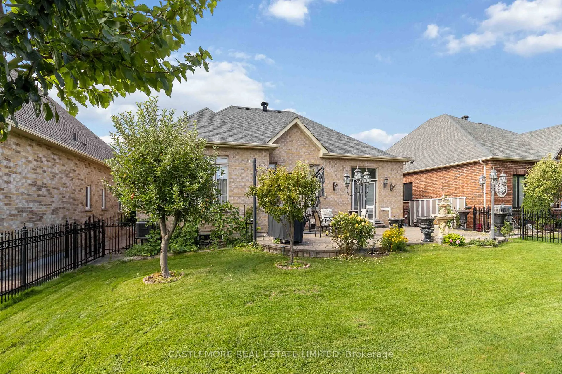 Photo 27 of 39 Saint Hubert Drive, Brampton, Vales of Castlemore North — HOMEH
