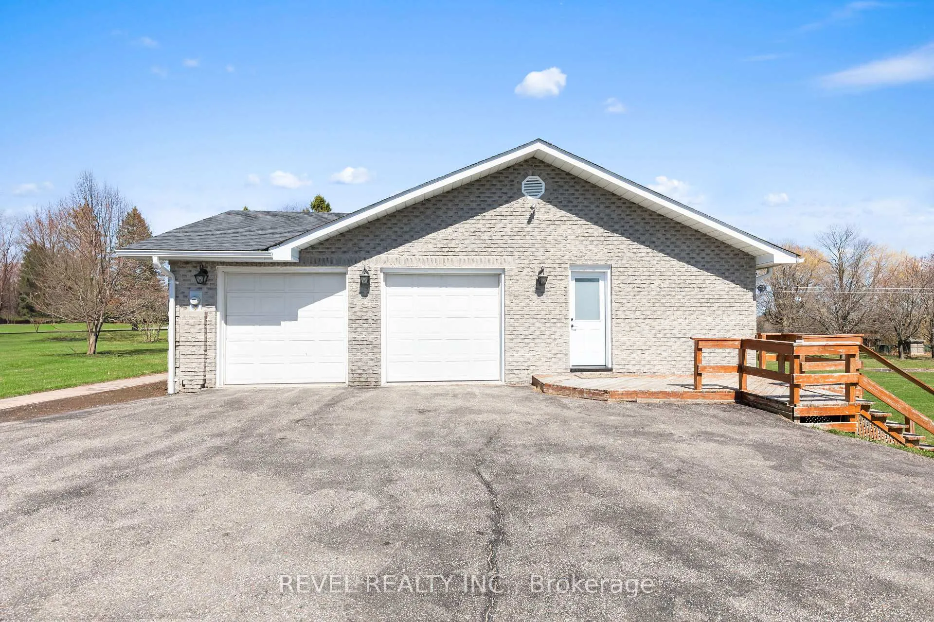 Photo 2 of 30 Castle Harbour Drive, Scugog, Port Perry — HOMEH