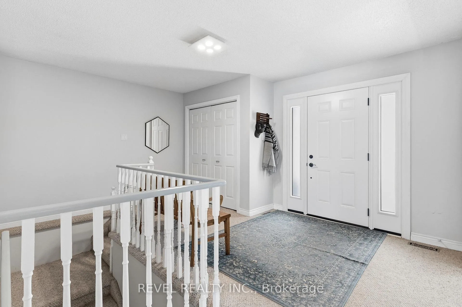 Photo 3 of 30 Castle Harbour Drive, Scugog, Port Perry — HOMEH