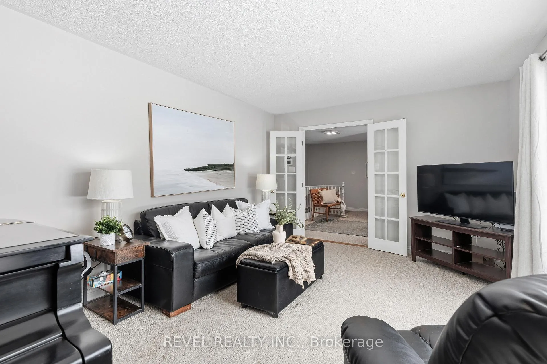 Photo 4 of 30 Castle Harbour Drive, Scugog, Port Perry — HOMEH