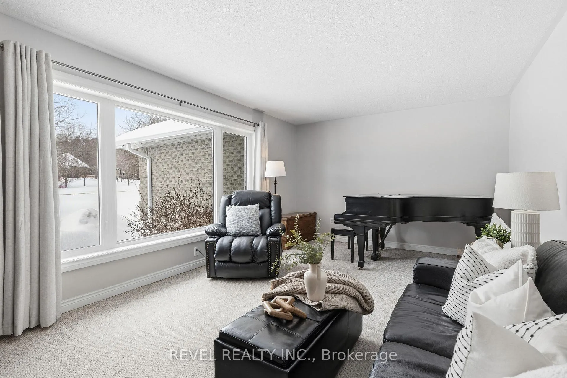 Photo 5 of 30 Castle Harbour Drive, Scugog, Port Perry — HOMEH