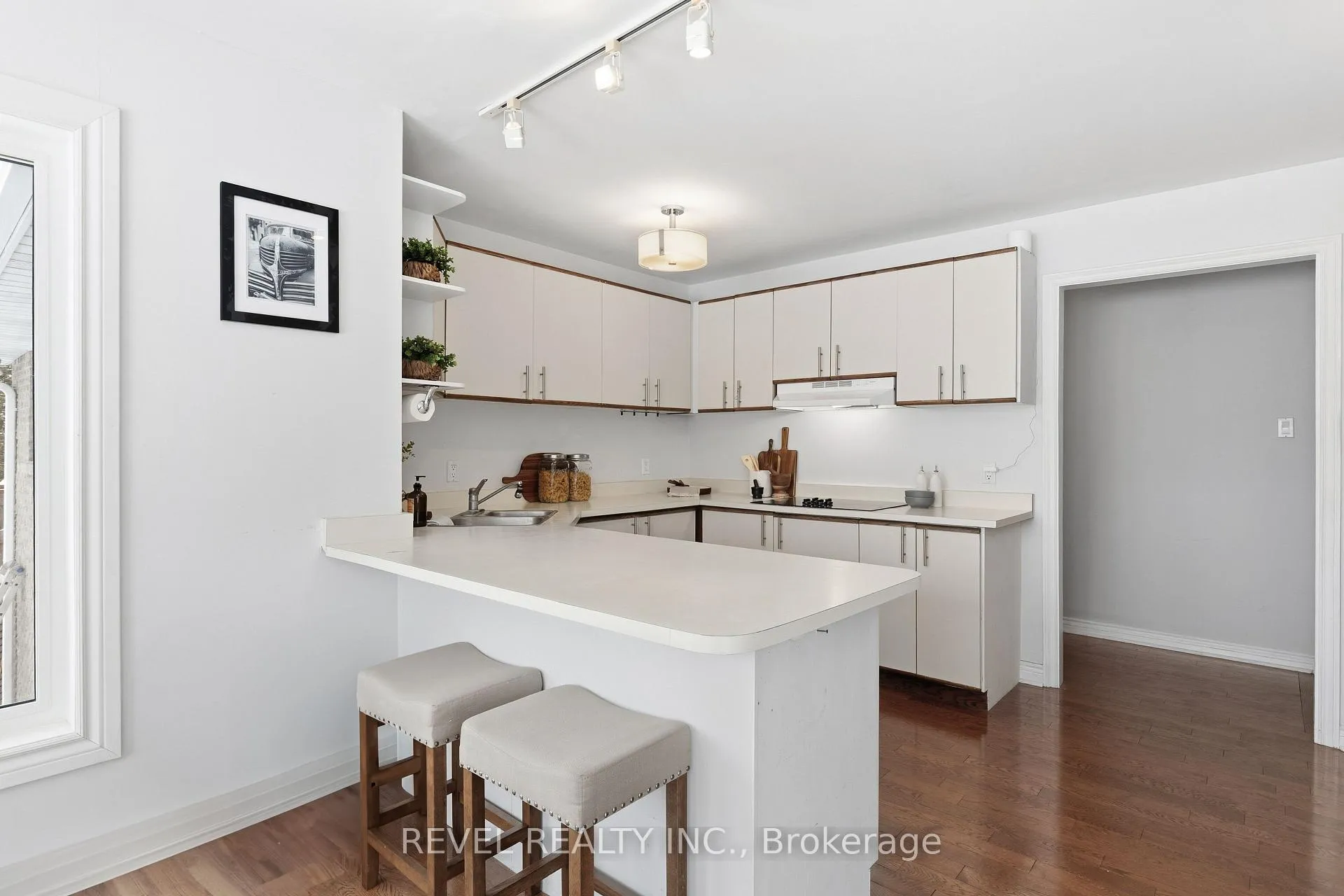 Photo 6 of 30 Castle Harbour Drive, Scugog, Port Perry — HOMEH