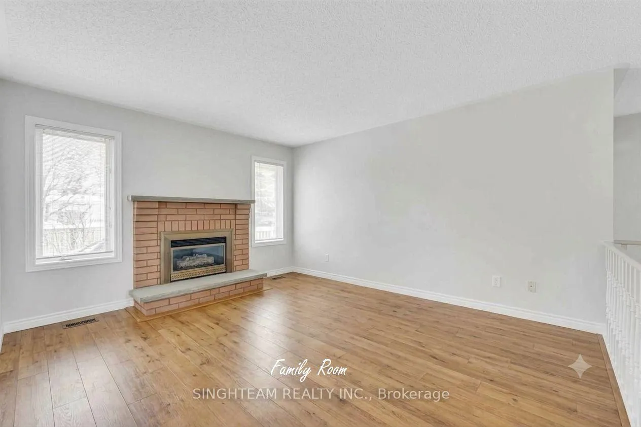 Photo 6 of 85 Cityview Circle, Barrie, Holly — HOMEH