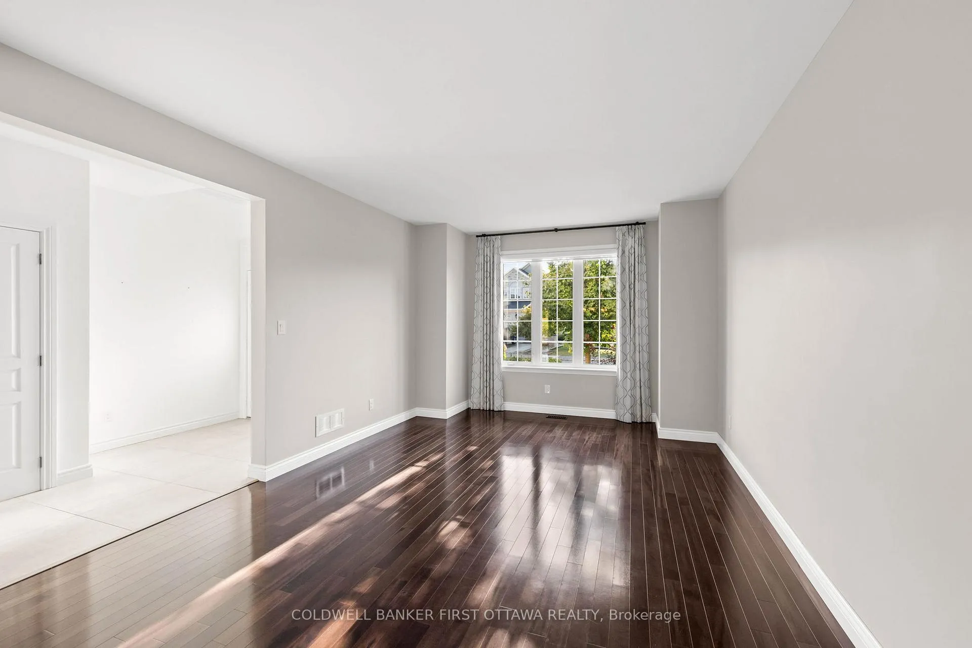 Photo 4 of 441 Blackleaf Drive, Ottawa, Barrhaven - Stonebridge — HOMEH