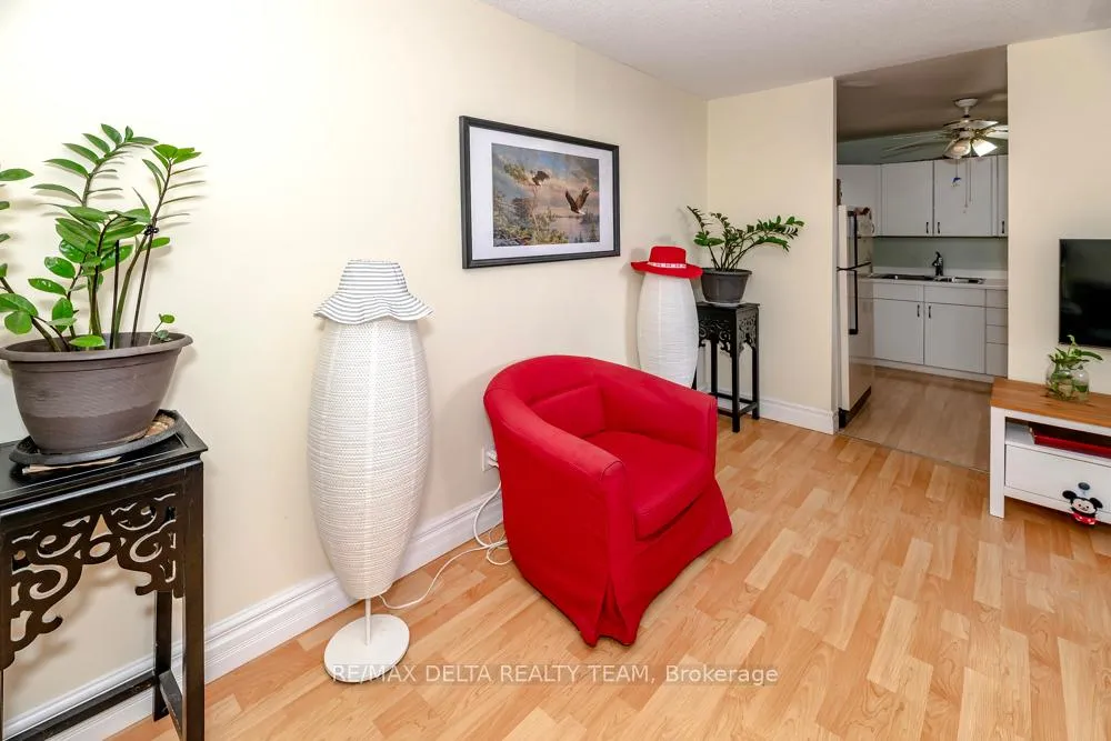Photo 2 of Unit 402, 2000 Jasmine Crescent, Ottawa, Beacon Hill South — HOMEH
