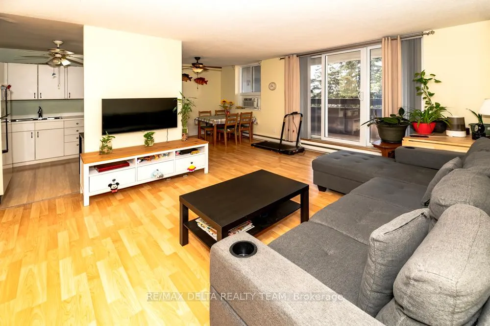Photo 4 of Unit 402, 2000 Jasmine Crescent, Ottawa, Beacon Hill South — HOMEH