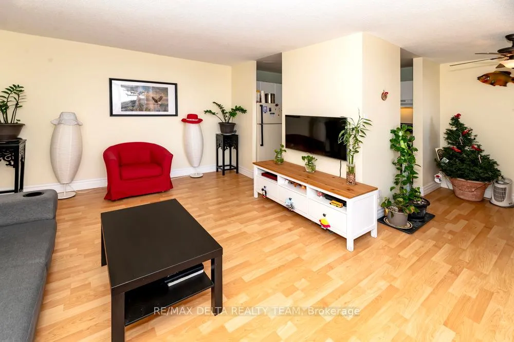 Photo 7 of Unit 402, 2000 Jasmine Crescent, Ottawa, Beacon Hill South — HOMEH