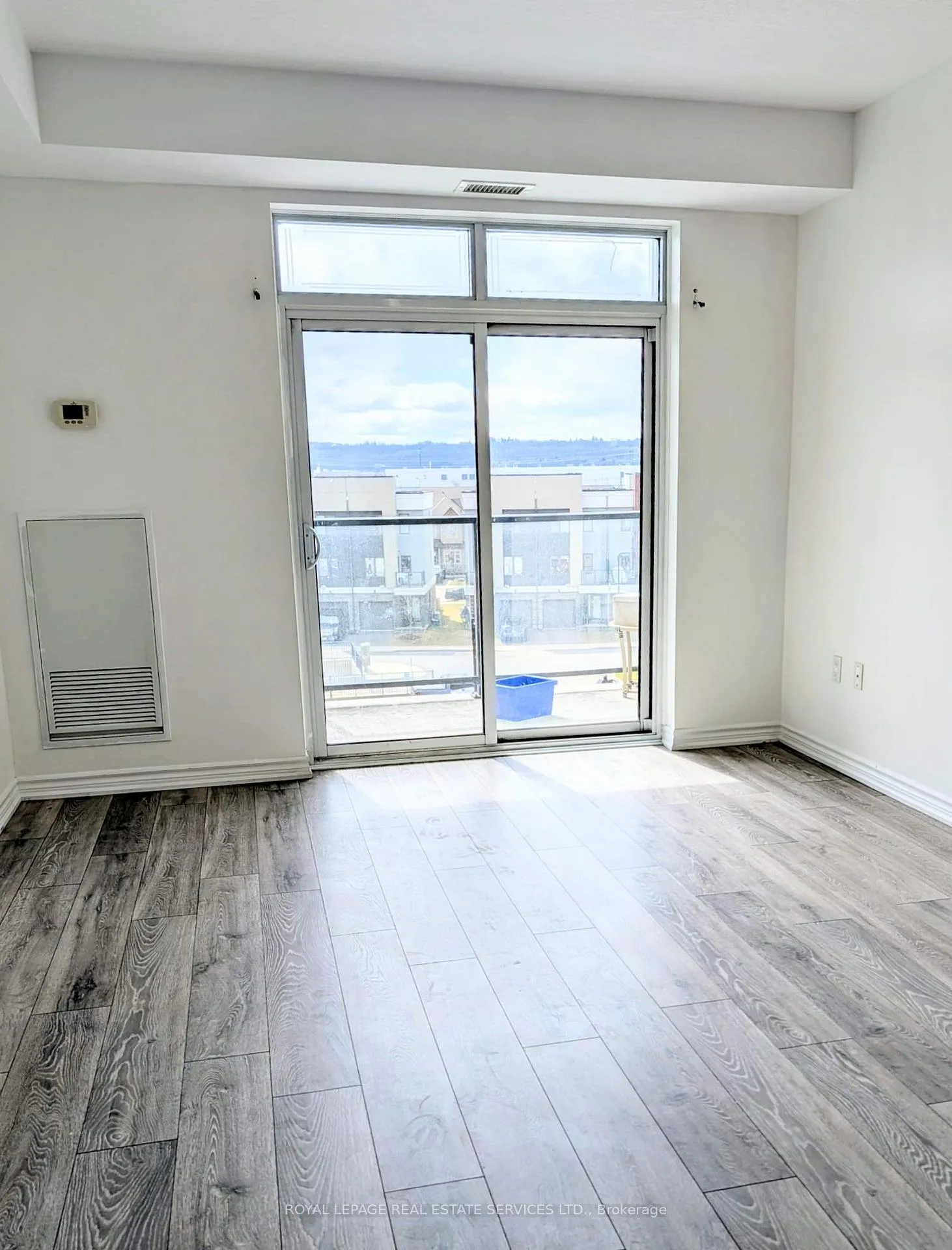 Photo 3 of Unit 435, 125 Shoreview Place, Hamilton, Lakeshore — HOMEH