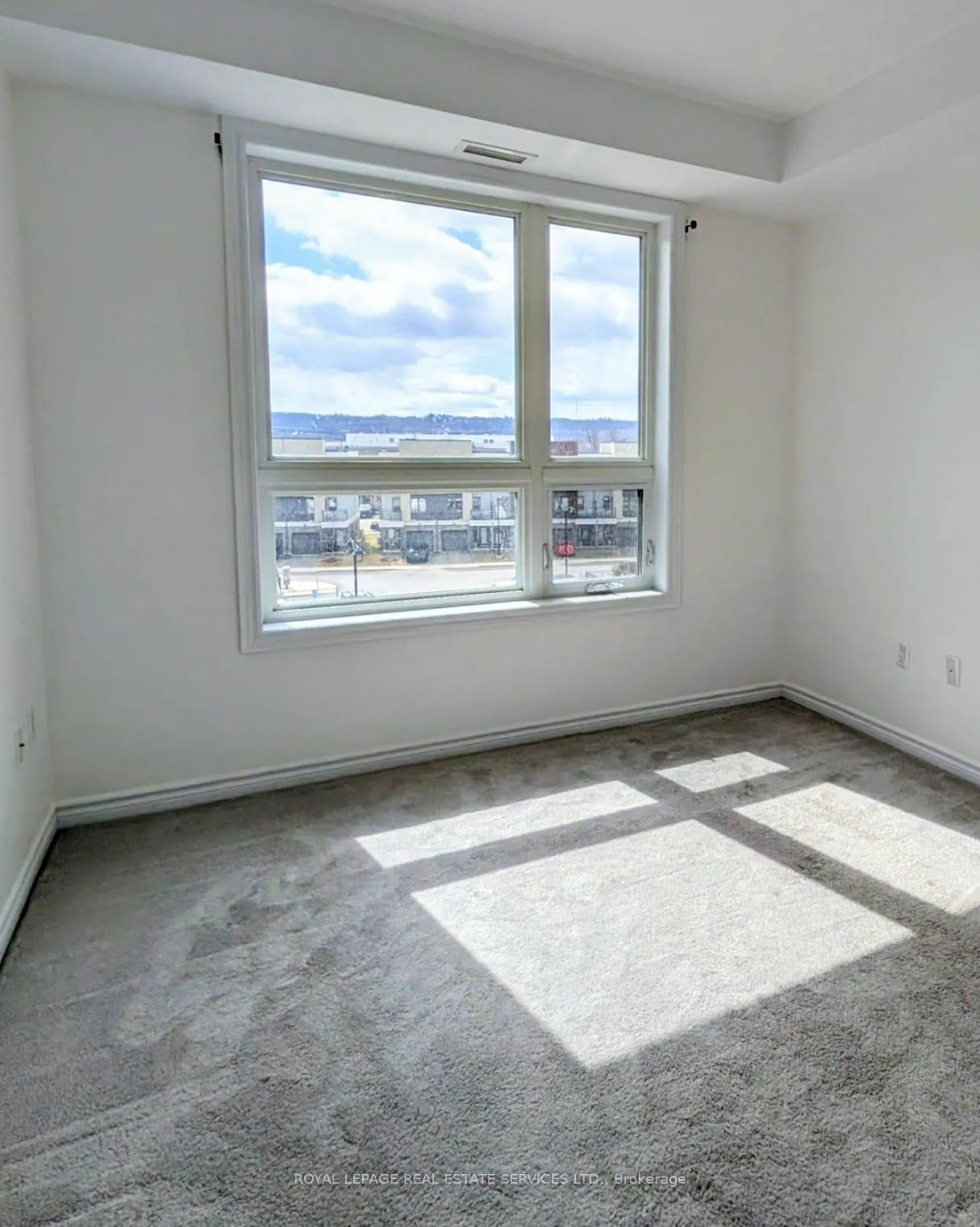 Photo 4 of Unit 435, 125 Shoreview Place, Hamilton, Lakeshore — HOMEH