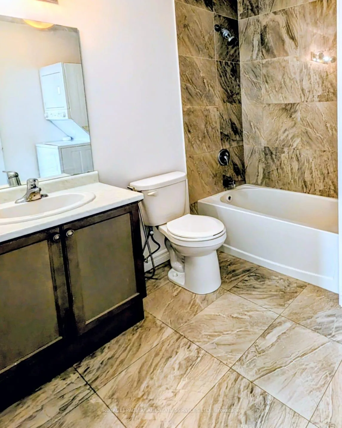 Photo 6 of Unit 435, 125 Shoreview Place, Hamilton, Lakeshore — HOMEH