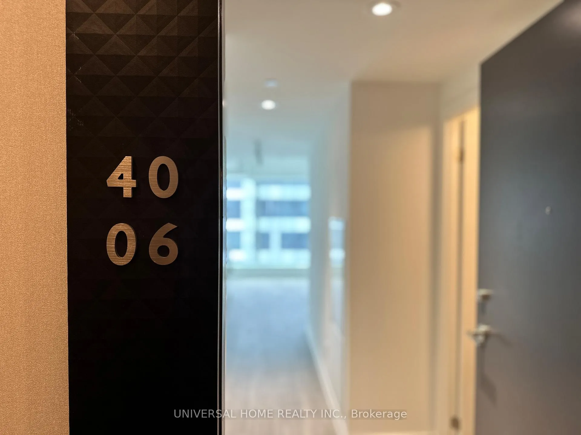 Front of Unit 4006, 8 Wellesley Street W