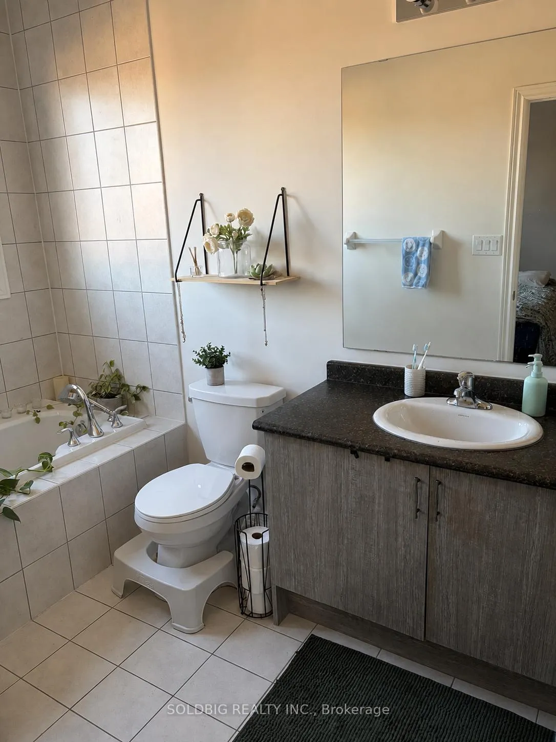 Photo 12 of 377 Skinner Road, Hamilton, Waterdown — HOMEH