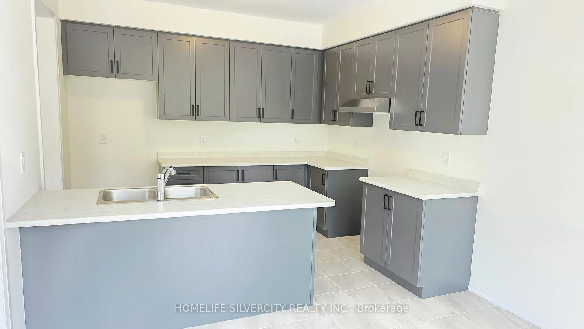 Photo 5 of 138 Adeline Crescent, Hamilton, Normanhurst — HOMEH