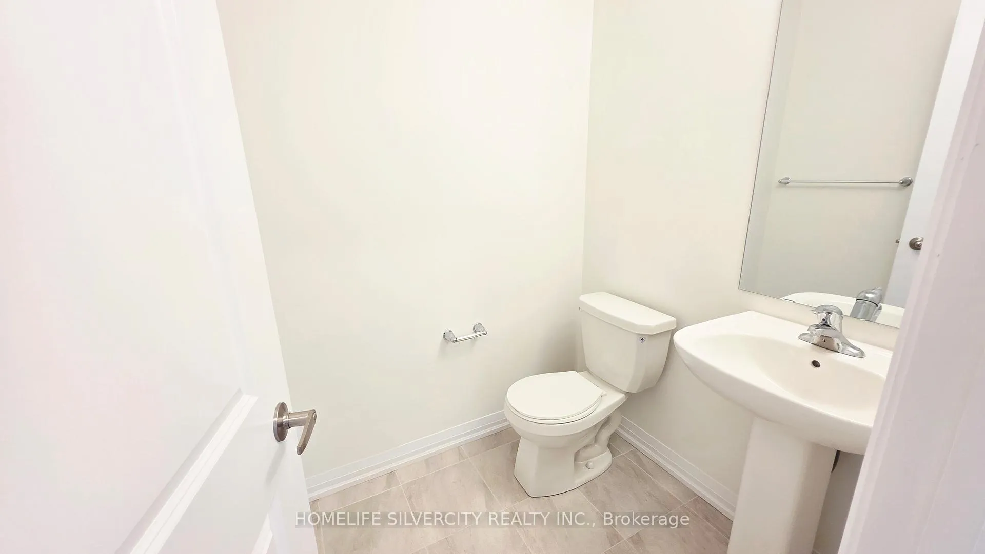 Photo 7 of 138 Adeline Crescent, Hamilton, Normanhurst — HOMEH