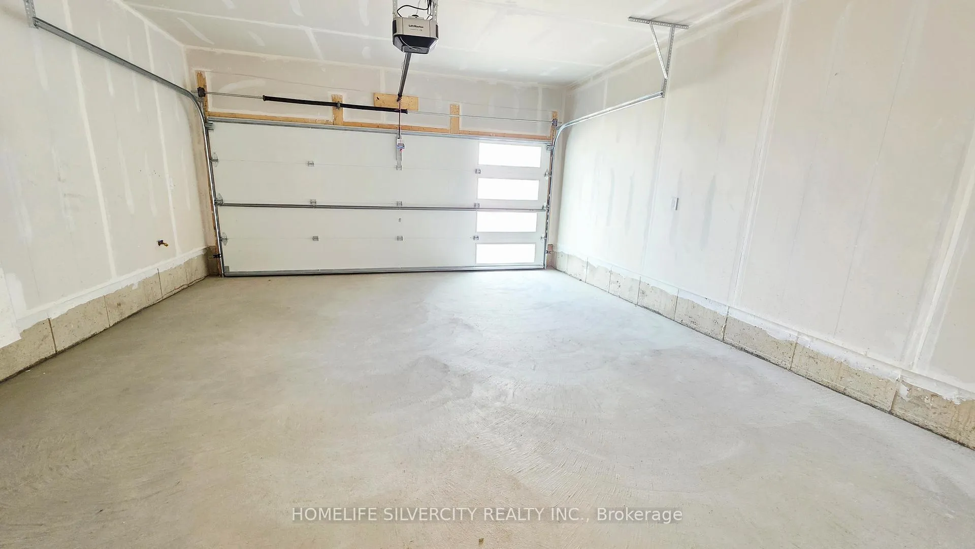 Photo 8 of 138 Adeline Crescent, Hamilton, Normanhurst — HOMEH