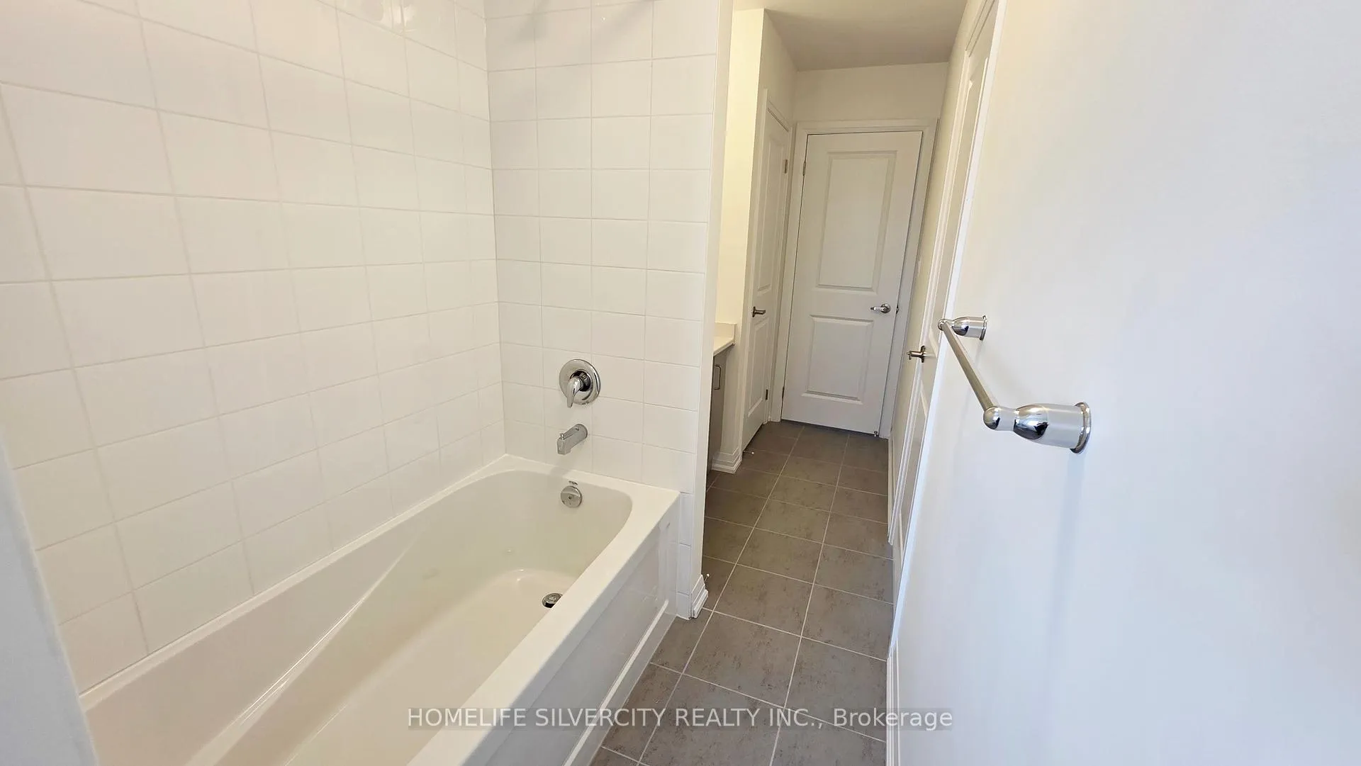 Photo 11 of 138 Adeline Crescent, Hamilton, Normanhurst — HOMEH