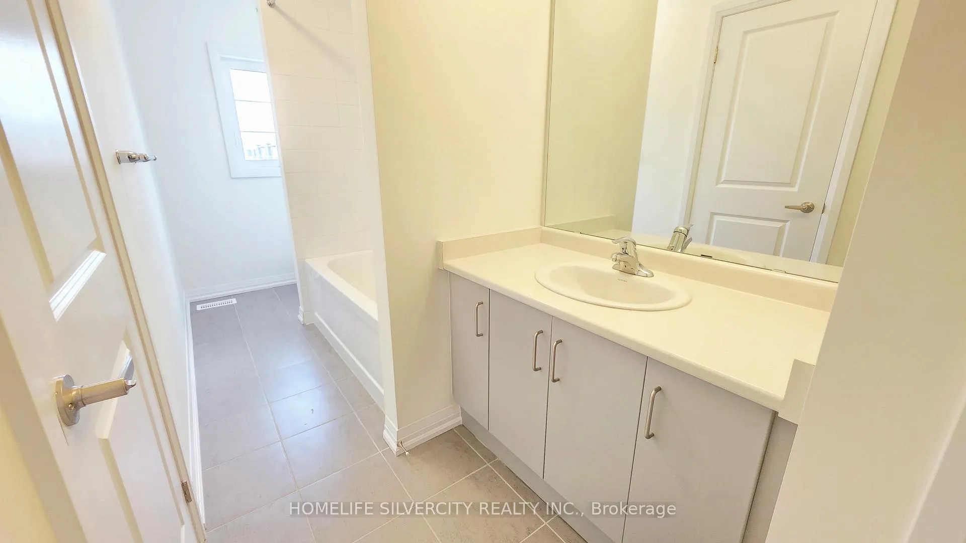 Photo 12 of 138 Adeline Crescent, Hamilton, Normanhurst — HOMEH