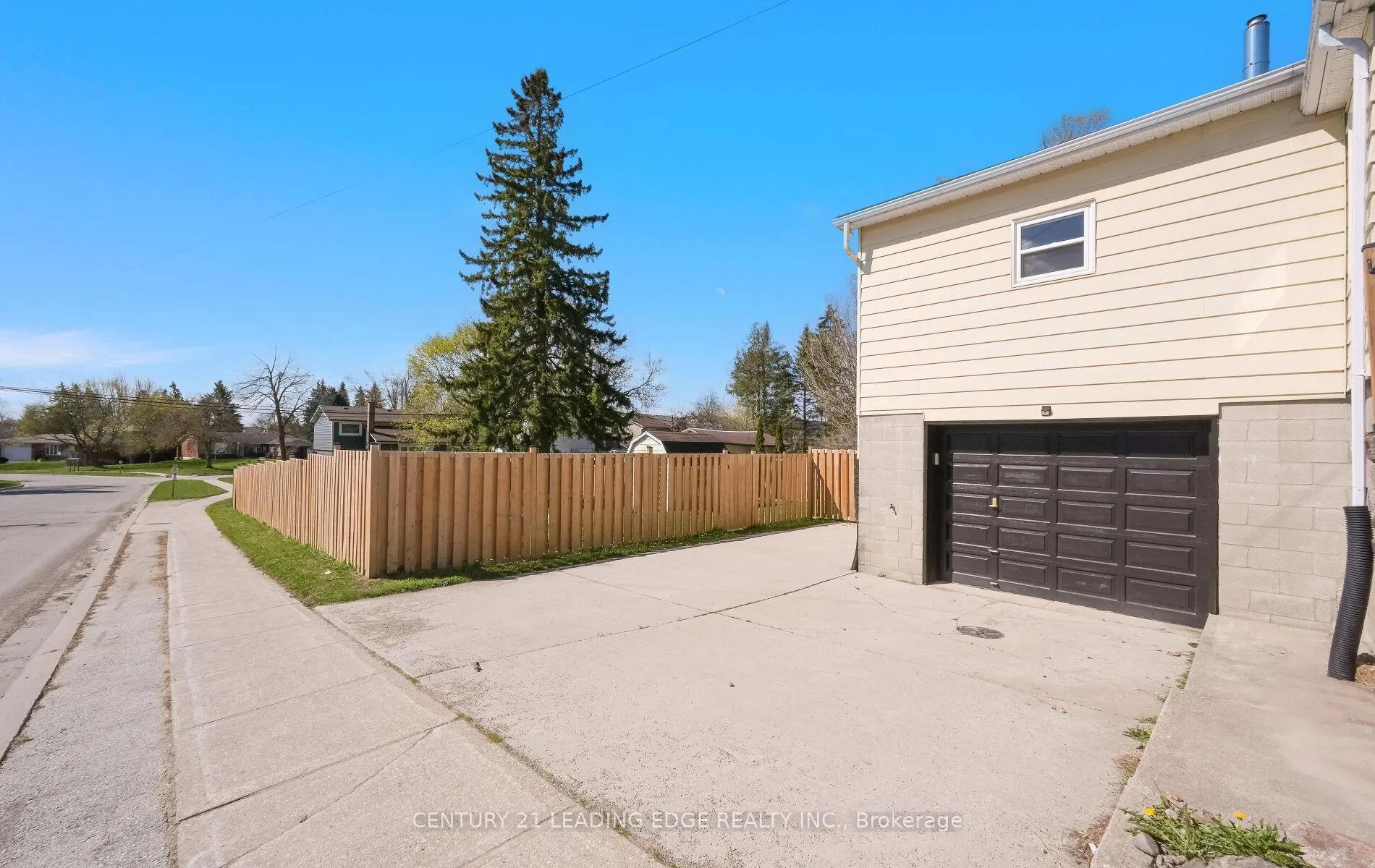 Photo 3 of 333 Andrew Street, Shelburne — HOMEH