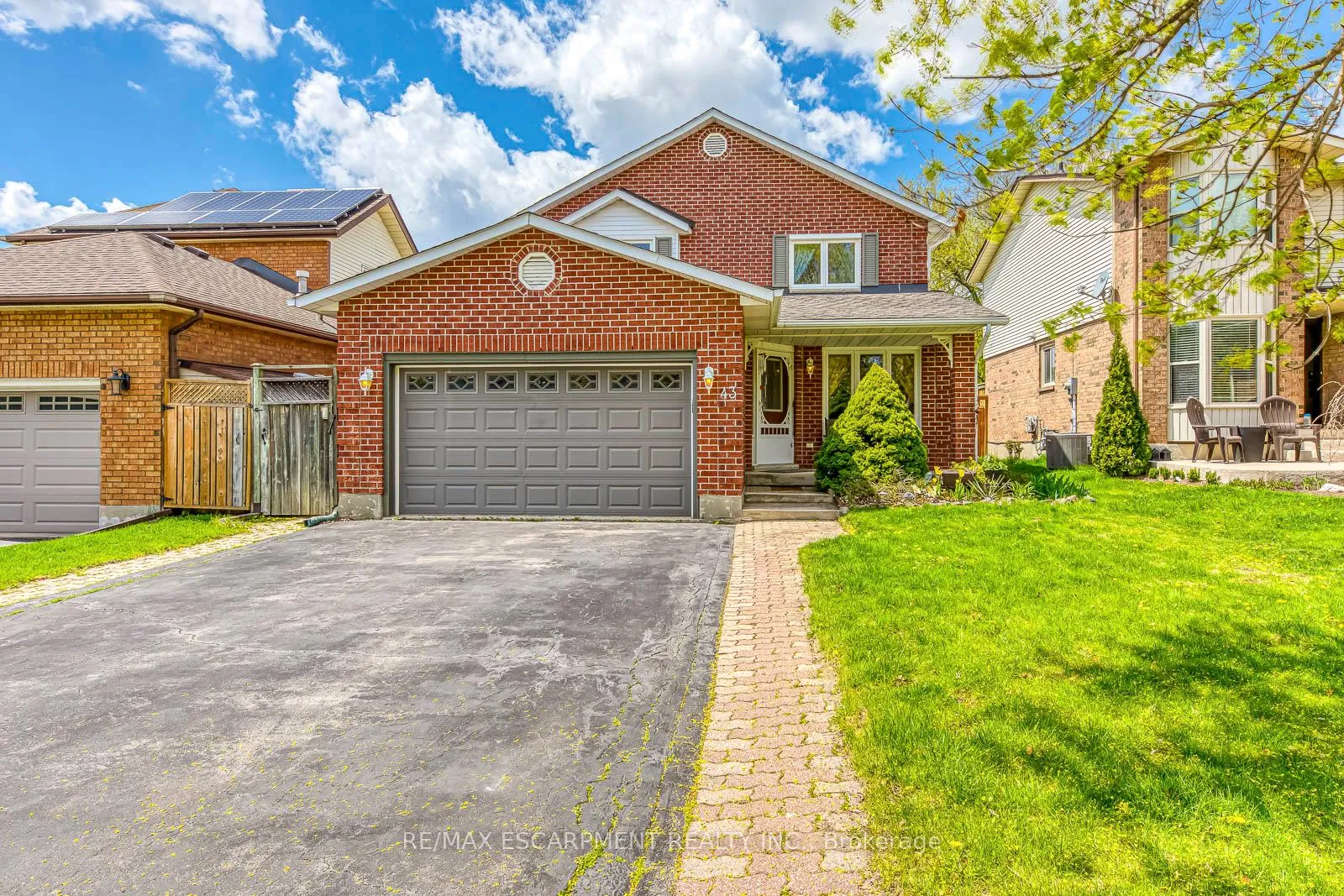 Photo 2 of 43 Niska Drive, Hamilton, Waterdown — HOMEH