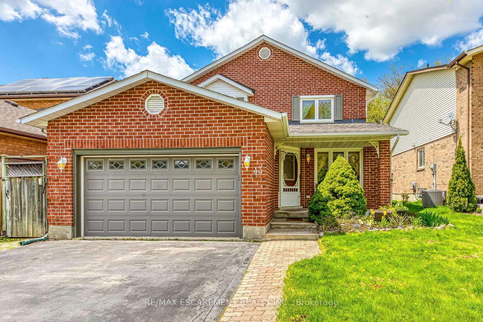 Photo 3 of 43 Niska Drive, Hamilton, Waterdown — HOMEH