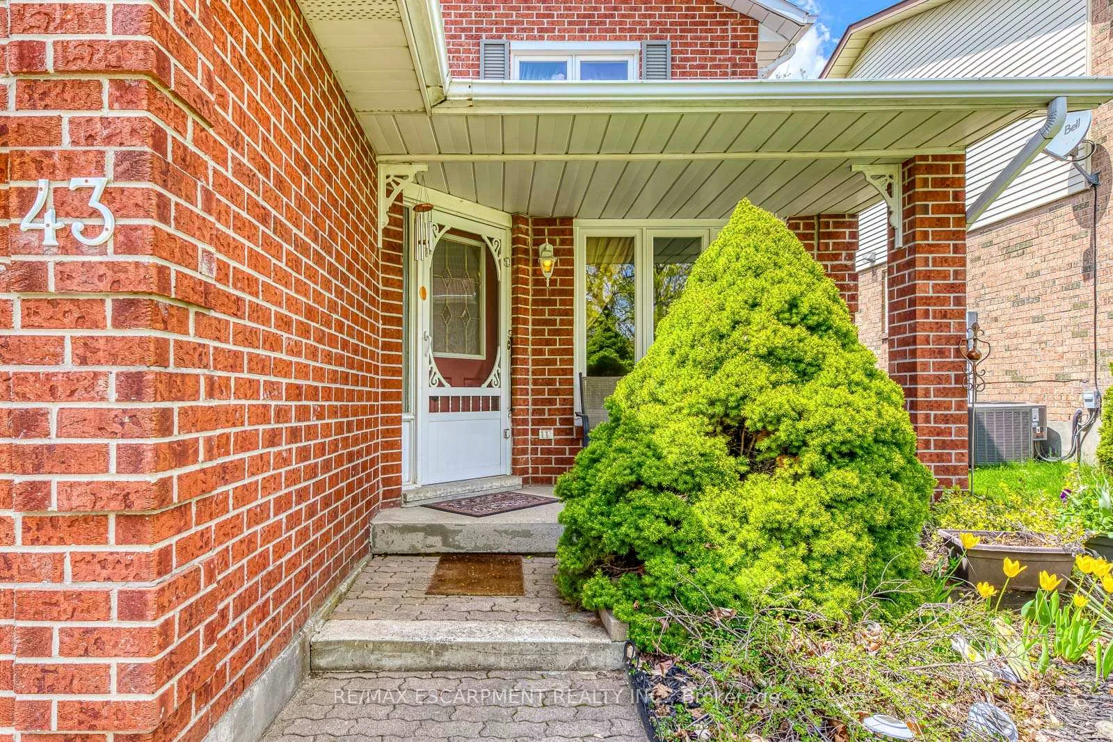 Photo 4 of 43 Niska Drive, Hamilton, Waterdown — HOMEH
