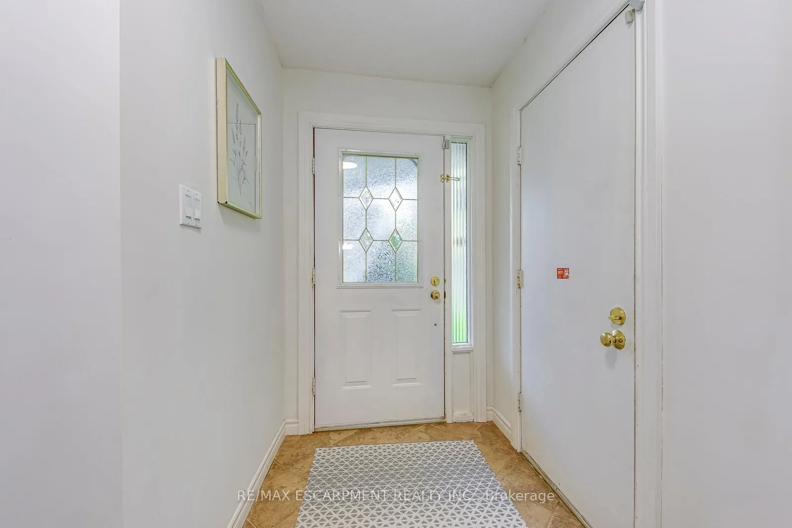 Photo 5 of 43 Niska Drive, Hamilton, Waterdown — HOMEH