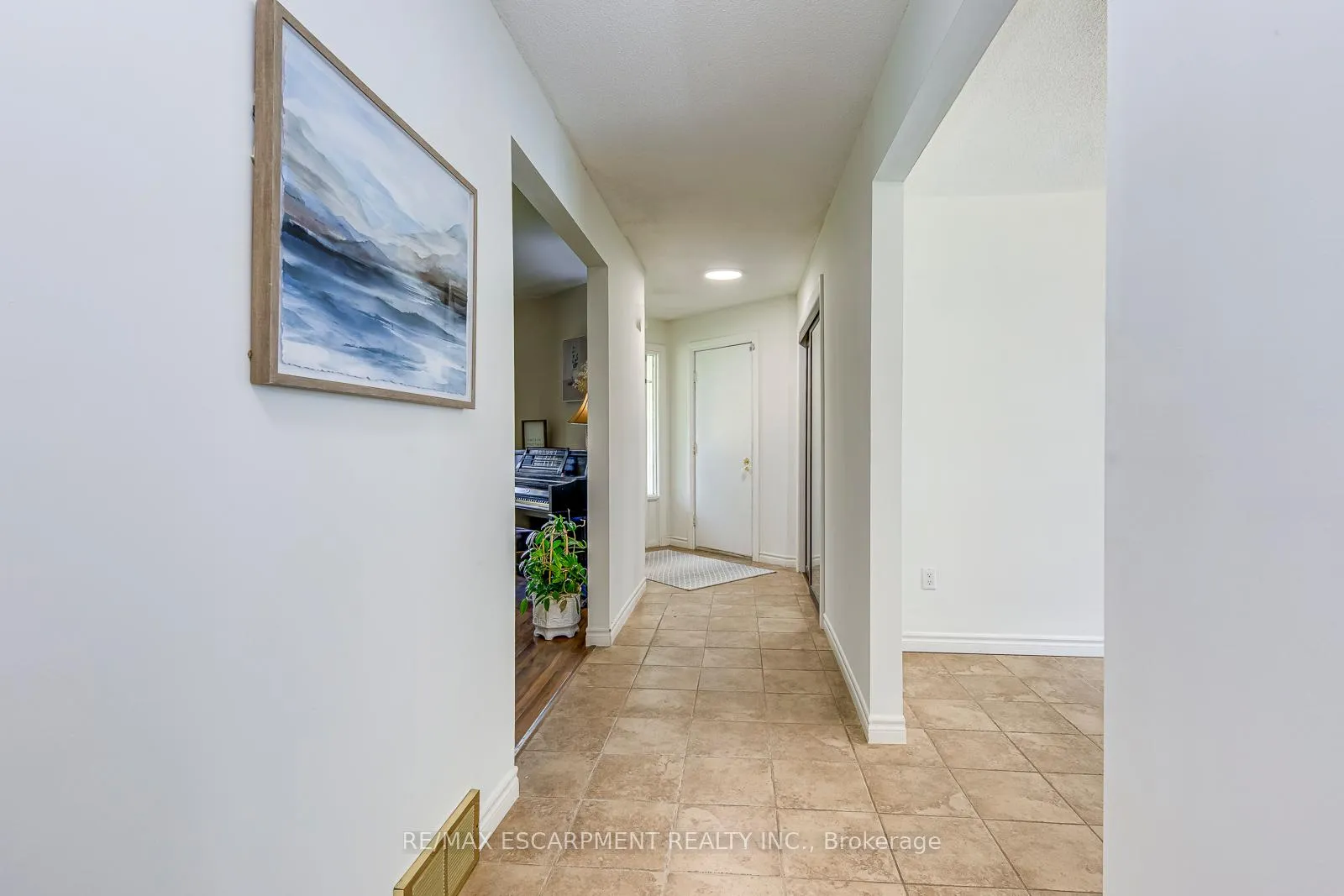 Photo 6 of 43 Niska Drive, Hamilton, Waterdown — HOMEH