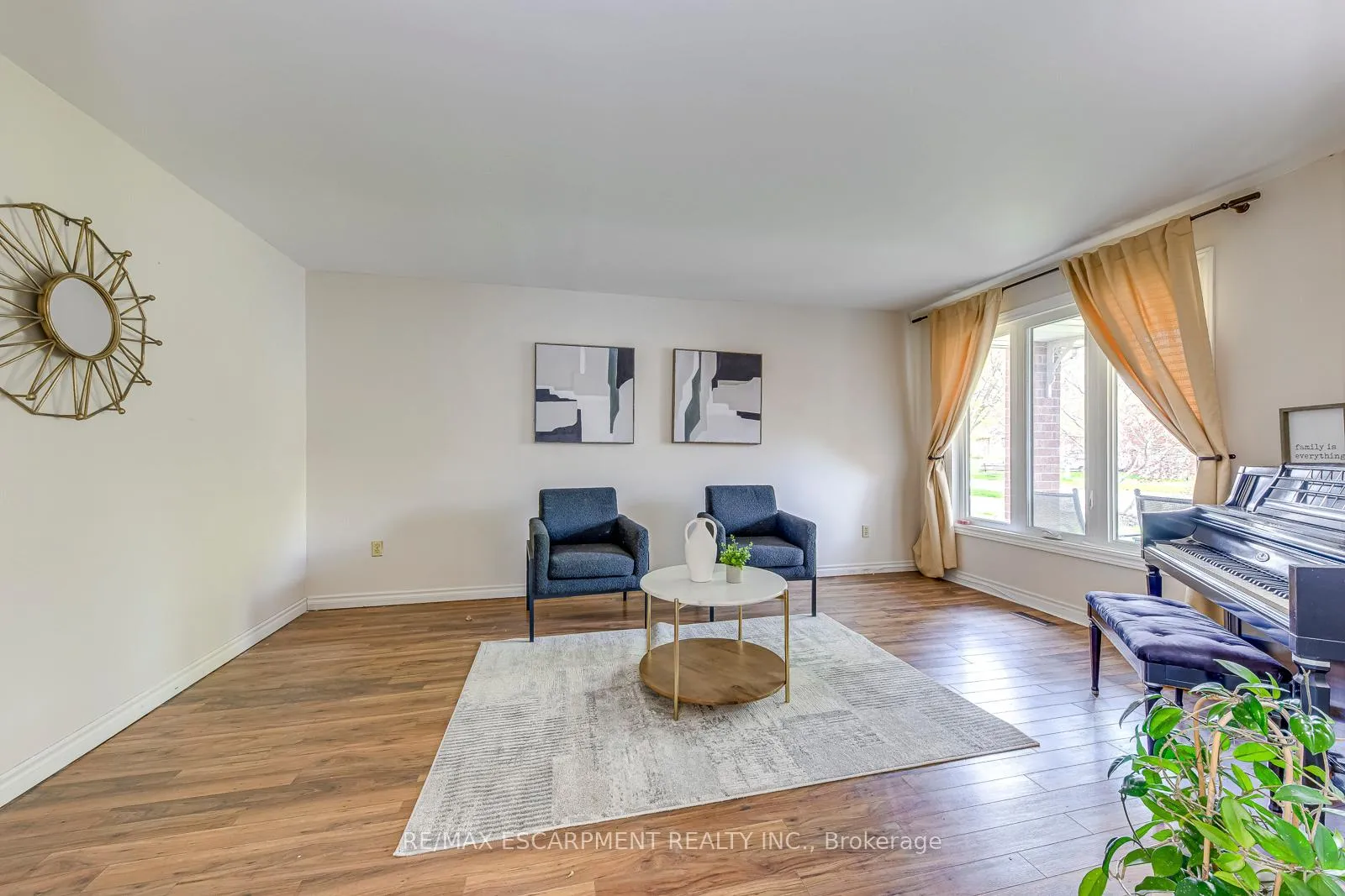 Photo 7 of 43 Niska Drive, Hamilton, Waterdown — HOMEH