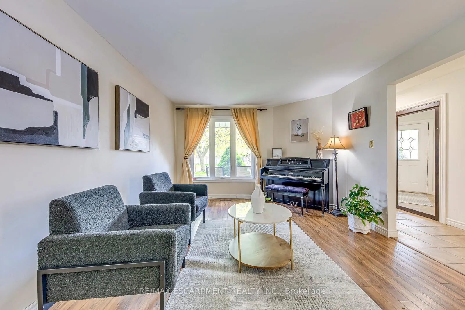 Photo 8 of 43 Niska Drive, Hamilton, Waterdown — HOMEH