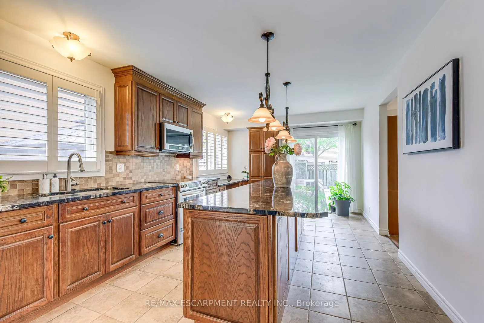 Photo 13 of 43 Niska Drive, Hamilton, Waterdown — HOMEH