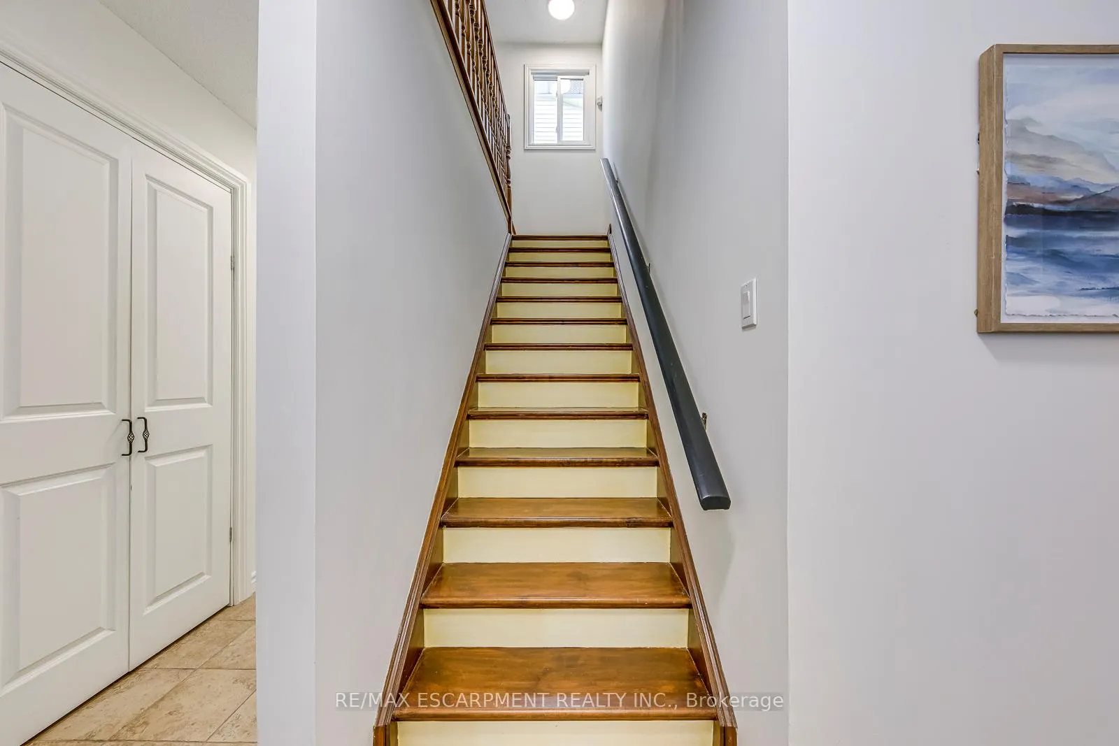 Photo 23 of 43 Niska Drive, Hamilton, Waterdown — HOMEH