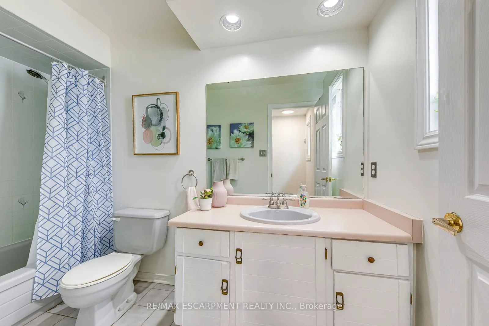 Photo 35 of 43 Niska Drive, Hamilton, Waterdown — HOMEH