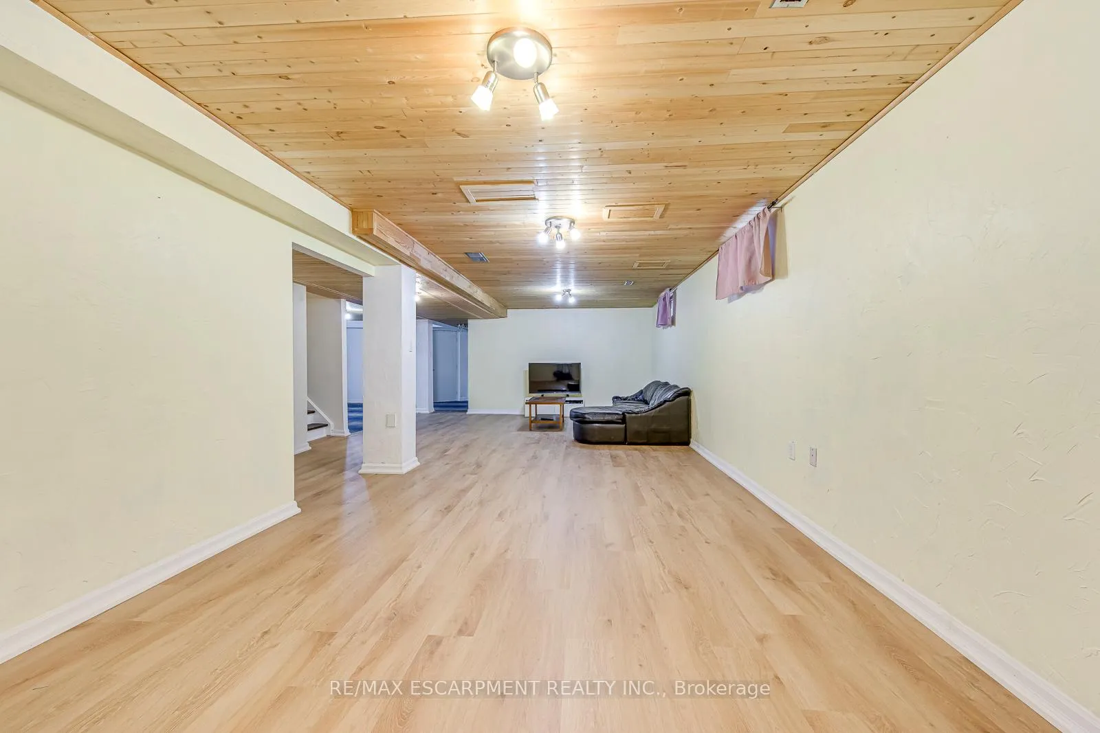 Photo 42 of 43 Niska Drive, Hamilton, Waterdown — HOMEH