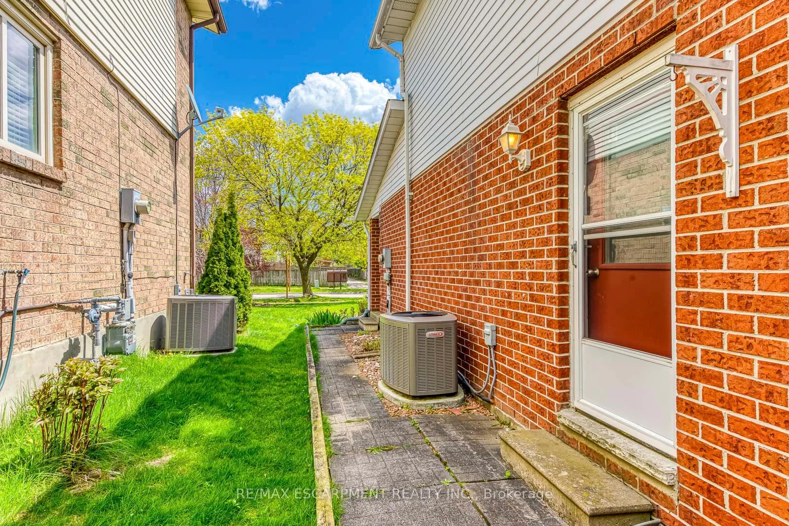 Photo 49 of 43 Niska Drive, Hamilton, Waterdown — HOMEH