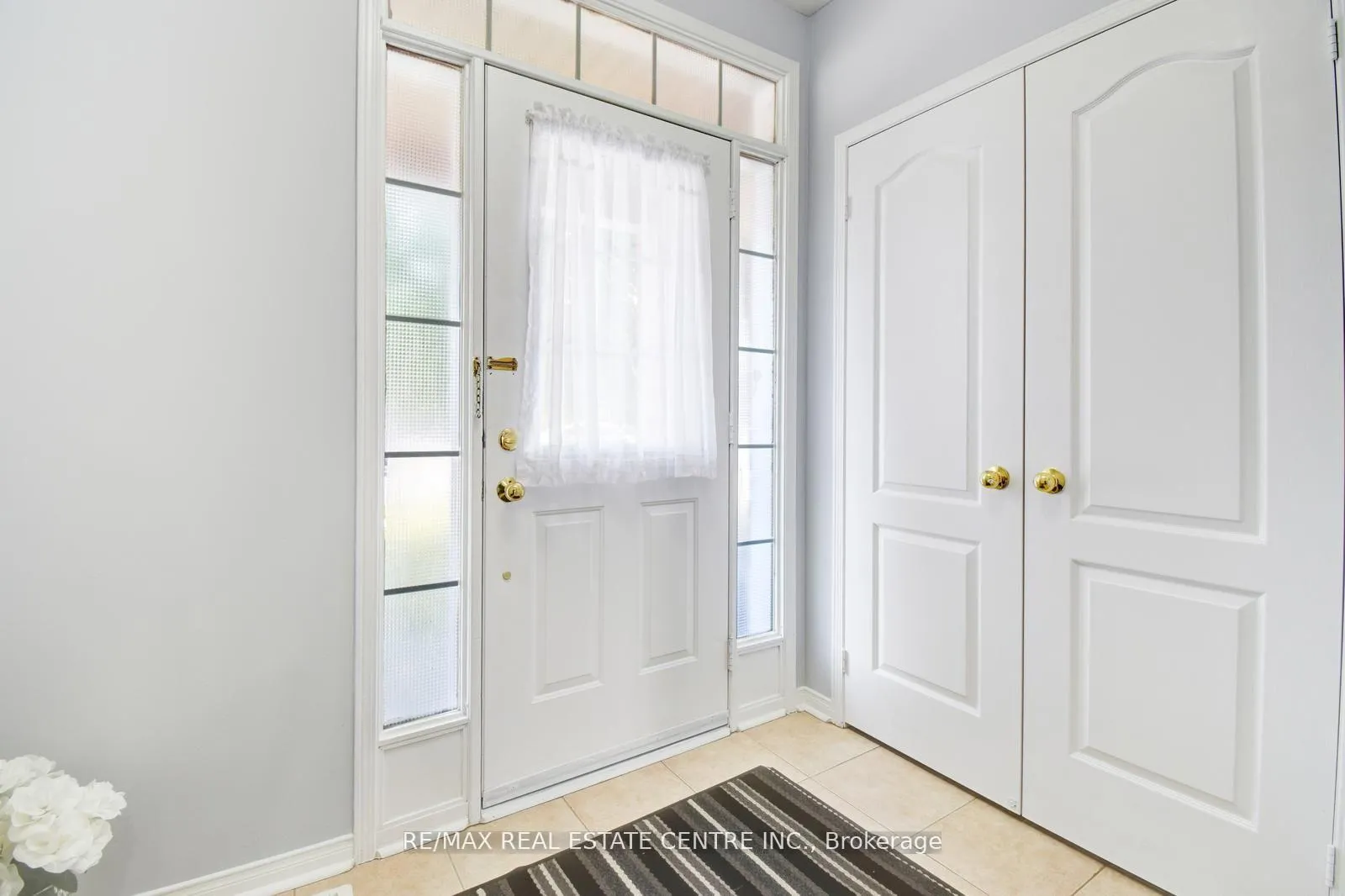 Photo 3 of 103 Botavia Downs Drive, Brampton, Fletcher's Meadow — HOMEH