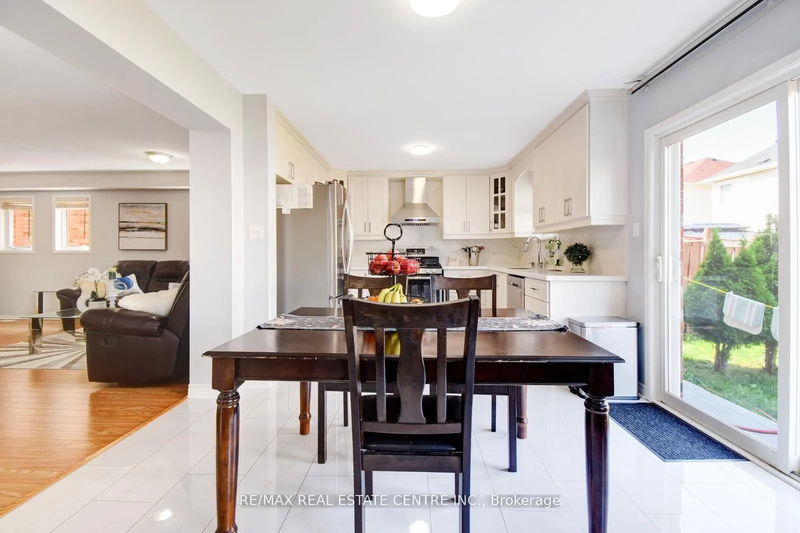 Photo 11 of 103 Botavia Downs Drive, Brampton, Fletcher's Meadow — HOMEH