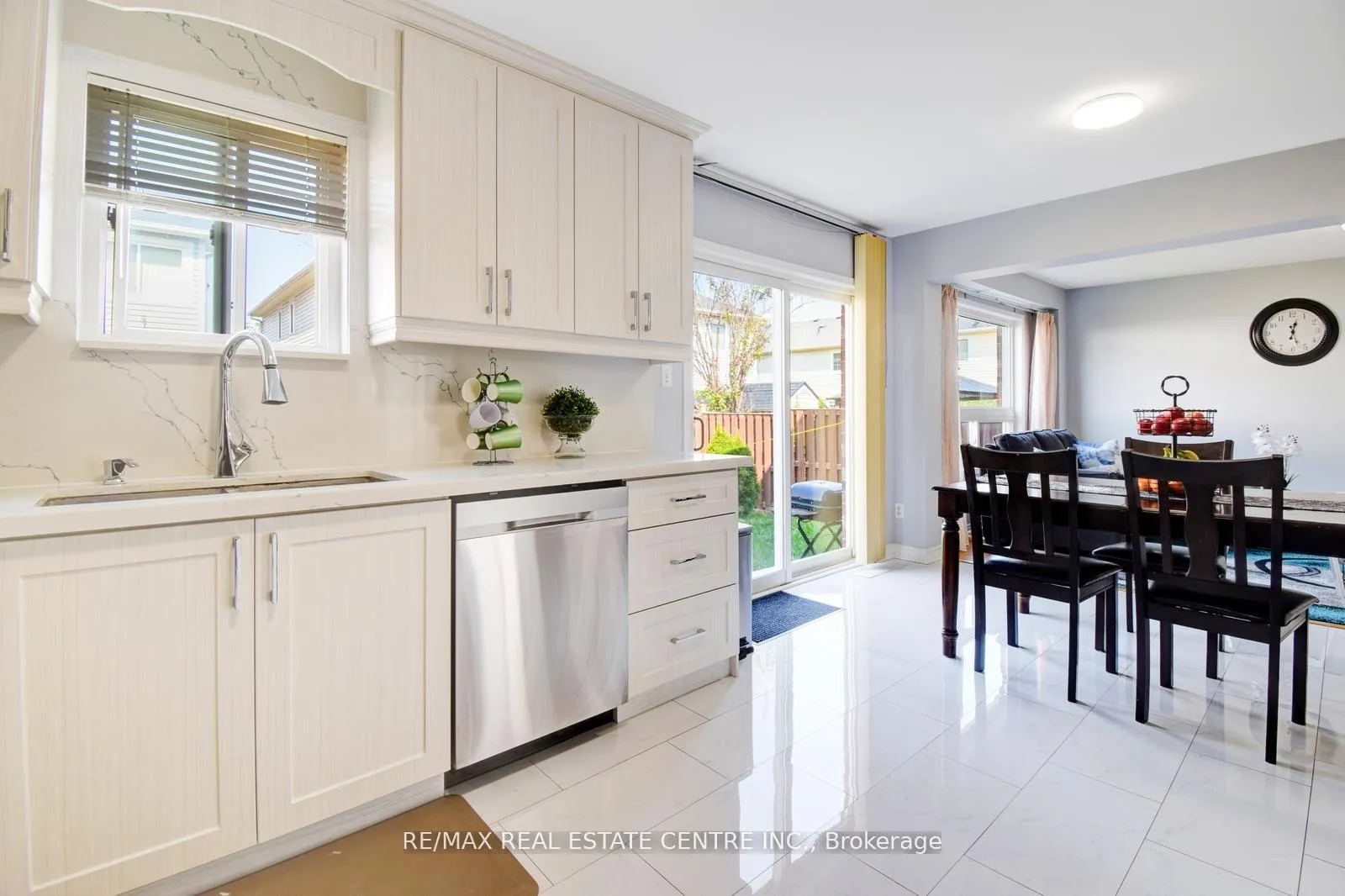 Photo 16 of 103 Botavia Downs Drive, Brampton, Fletcher's Meadow — HOMEH