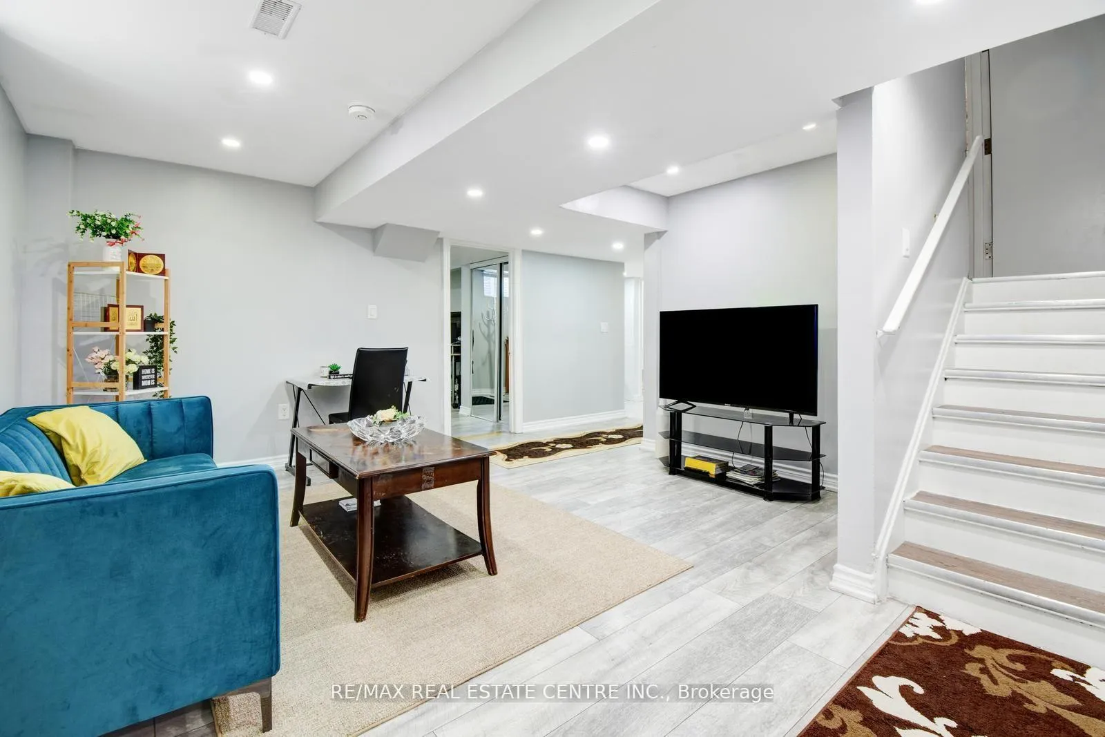 Photo 32 of 103 Botavia Downs Drive, Brampton, Fletcher's Meadow — HOMEH