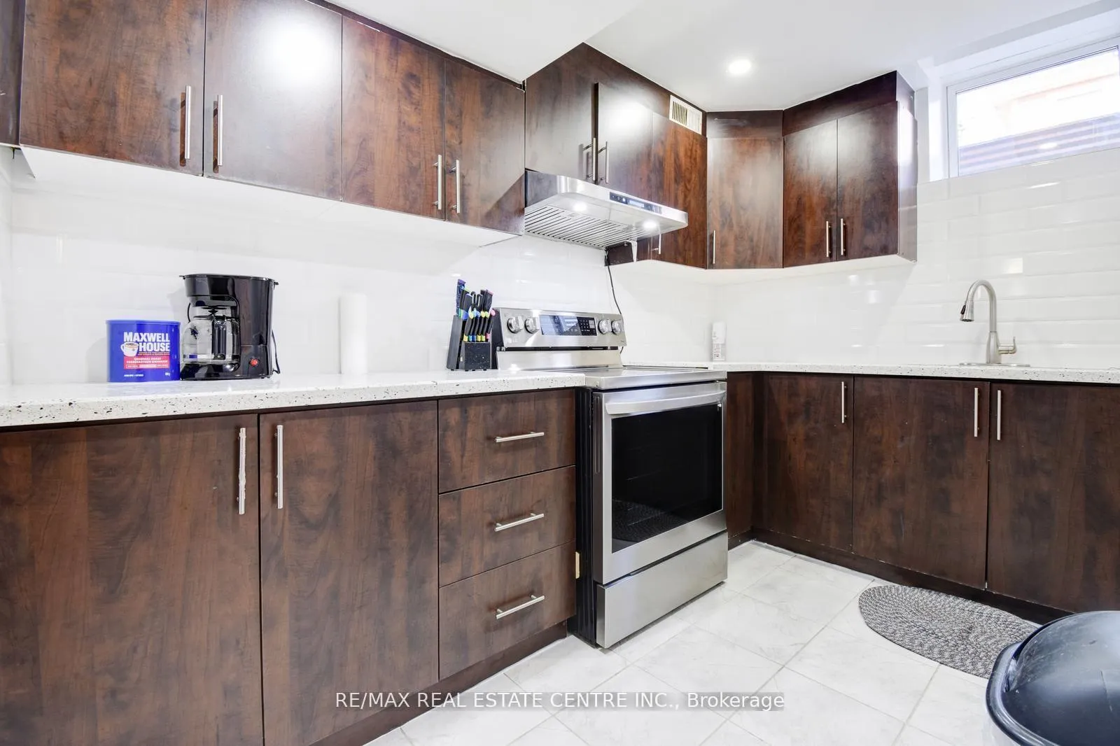 Photo 36 of 103 Botavia Downs Drive, Brampton, Fletcher's Meadow — HOMEH