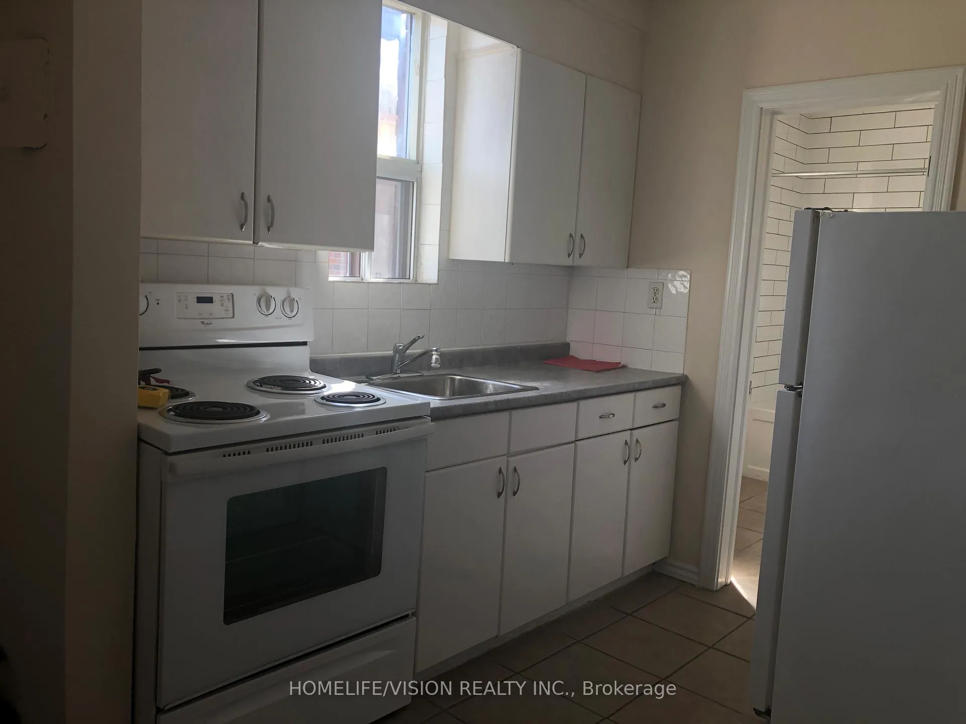 Photo 2 of Unit 2, 421 Sutherland Drive, Toronto, Leaside — HOMEH