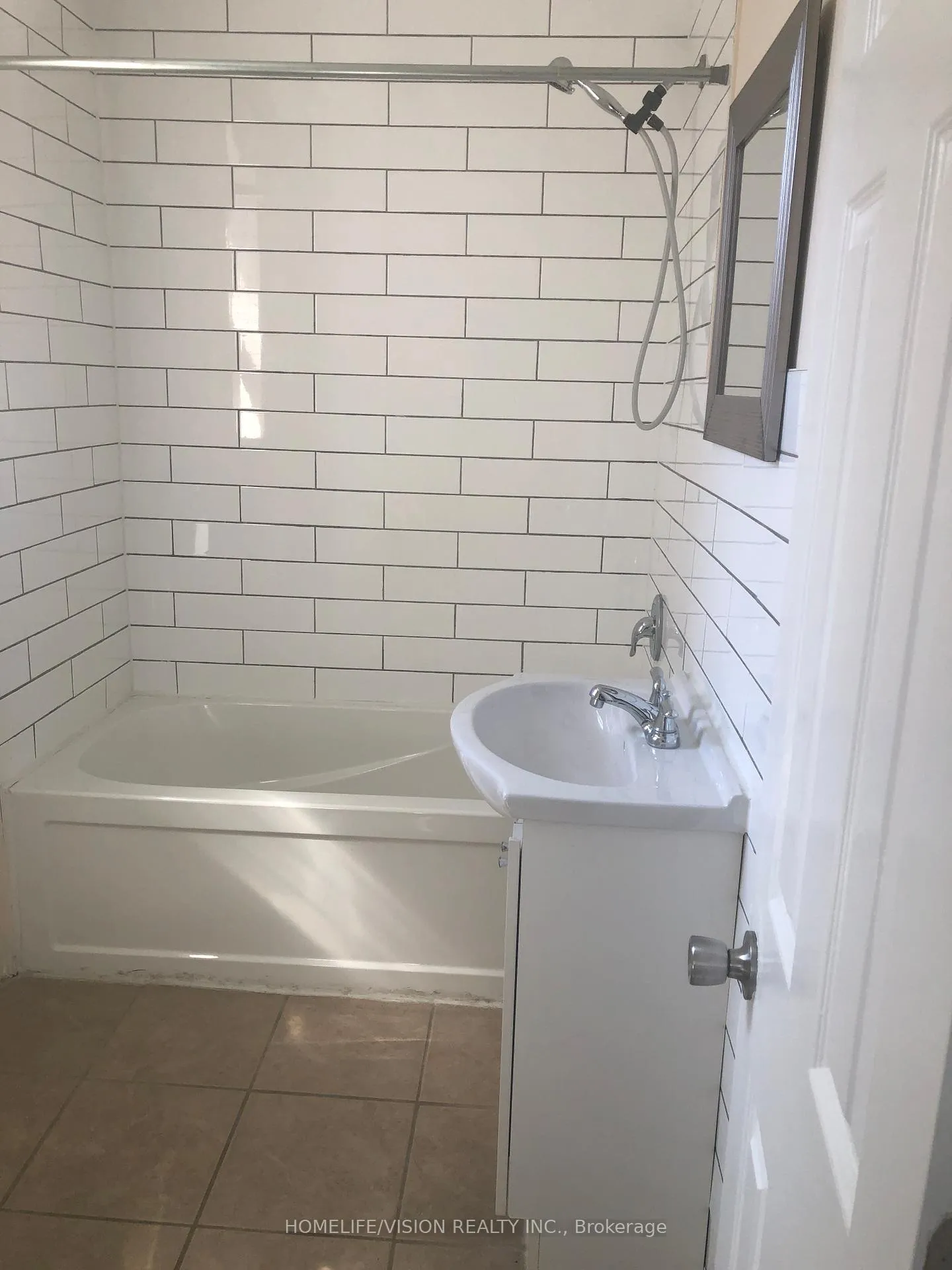 Photo 6 of Unit 2, 421 Sutherland Drive, Toronto, Leaside — HOMEH