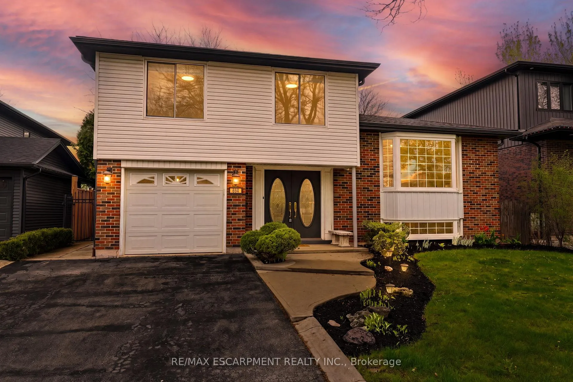 Photo 1 of 694 Mullin Way, Burlington, Appleby — HOMEH